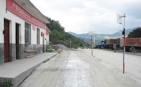 RFID工業(yè)讀寫(xiě)器用于車(chē)輛地磅稱(chēng)重管理方案圖片