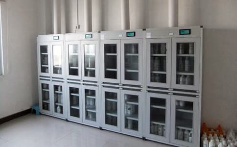 RFID工具管理標(biāo)簽應(yīng)用于電力、高鐵、飛機(jī)制造等行業(yè)的RFID安全工器具管理柜介紹